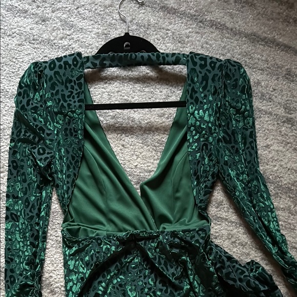Elegant Green Leopard Print Dress - Picture 5 of 5